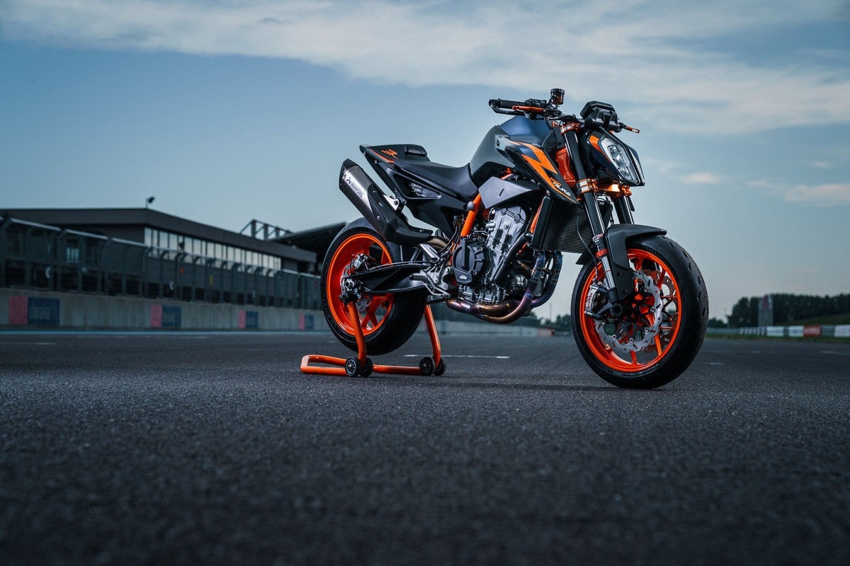 KTM: ecco la nuova 890 Duke R 
